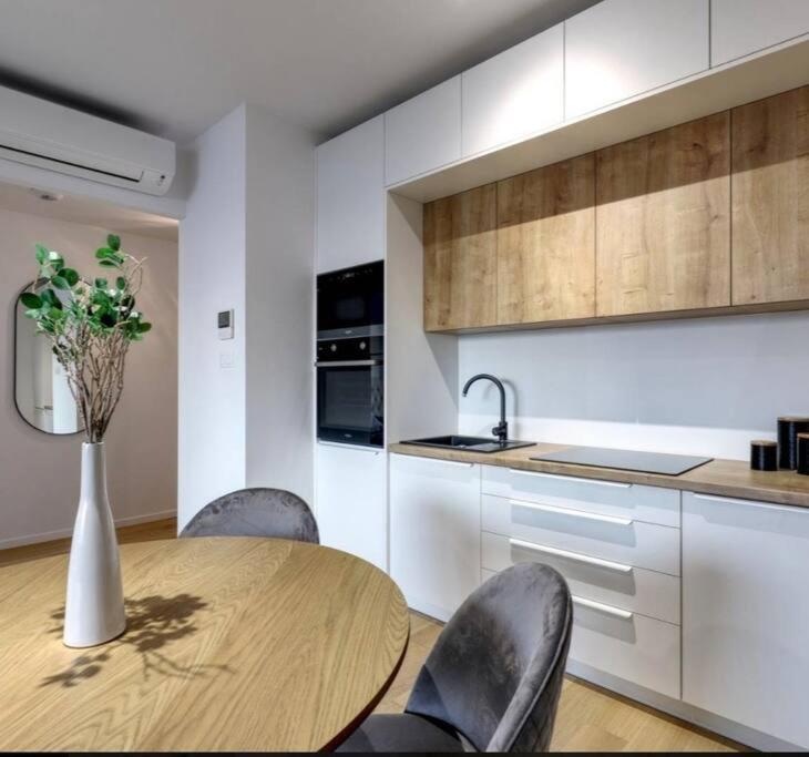 Klinger Apartment Bratislava Buitenkant foto